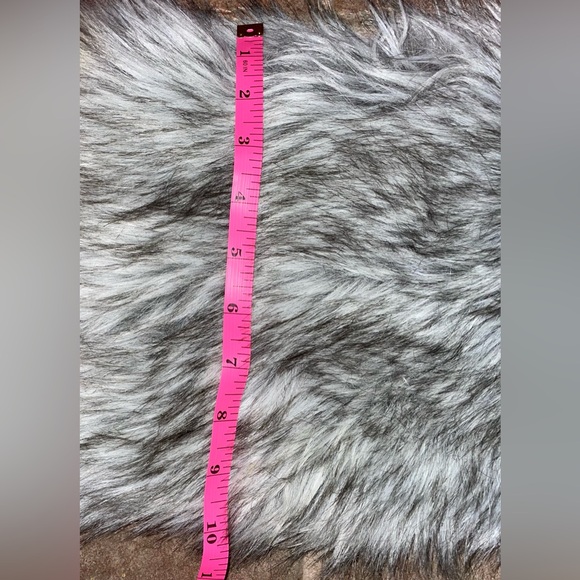 NWT! Ann Taylor Loft Women’s Grey Faux Fur Gaitor Scarf - Picture 9 of 9